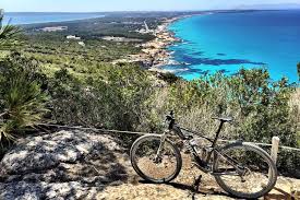 Mersul pe bicicleta nu se uita niciodata. Descubre Formentera En Bicicleta Barco Ibiza Formentera Ulises Cat
