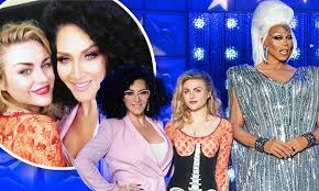 Frances Bean Cobain Chats Kim Kardashian Drag Nannies And How She Spends Her 100m Inheritance Daily Mail Online