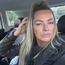 hi i'm looking for a cake stand/poduim for my cake to stand on? does anyone  know where i can buy one or hire one? thank you