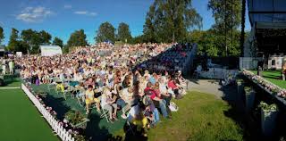 3 dag 3 onsdag i halden / «allsang på grensen» i dag koser vi oss i halden og blir kjent i byen. Vinn Ett Drommemote Med En Av Kveldens Artister Allsang Pa Grensen