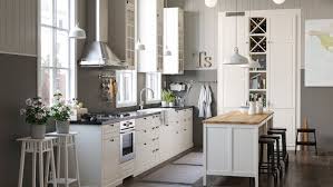 Una Cucina Da Citta Con Un Fascino Antico Ikea Kuche Inspiration Landhauskuche Kuche Landhausstil