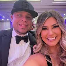 I want to upgrade my wife's radio in her 2018 JL. I don't want a stinger,  and I must be able to keep the access to settings as well as the factory