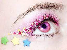 スパンコールやストーンなどで100均メイクを楽しむ方法 getbeauty 100均のストーン スパンコールでできる キラキラメイクとは パーティーメイク アイメイク グリッターアイメイク