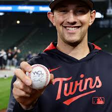 For the second straight day a #WCLGrown player has made their MLB debut.  Former @bhambells slugger Austin Shenton got his first at bat for  @raysbaseball