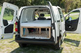 Doppelbett 200 cm x 113 cm. Surf Camping Auto Citroen Berlingo Mit Eingebautem Bett Surfbasar