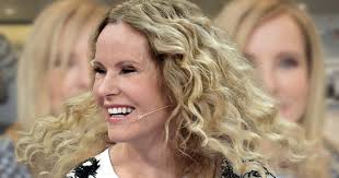 Die städte sind überfüllt, bezahlbarer wohnraum ist knapp und immer mehr menschen sehen das leben auf. Rtl Moderatorin Katya Burcard Noch Ein Stuck Scheisse Fan Ich Fuhle Mich Auch Provoziert