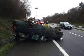 Un accident survenu ce 01 janvier sur la rn2, prés du village de keur bouma, à hauteur de kébémer a fait un mort et sept personnes blessées. Spectacualire Accident Sur La Rn12 Video Dailymotion