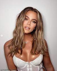 Khloe Kardashian S Fans Barely Recognize Her In New Trio Of Selfies Khloe Kardashian Hair Kardashian Hair Kardashian Hair Color