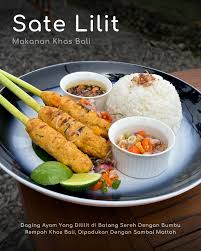 Menu Khas Bali ✨ Sate Lilit Khas bali dari daging ayam yang dililit di batang sereh dengan bumbu rempah khas bali, dipadukan dengan sambal mattah yang ciamik 💯