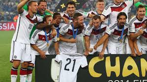 Beide wollen natürlich den gruppensieg bei olympia. Geile Aktion Dfb Stars Feiern Mit Reus Trikot Fussball Wm Sport Bild
