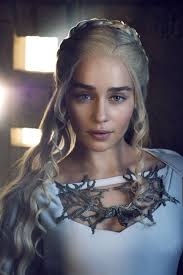 At just 5'2, she packs enough of a punch to pull off commanding an army on the hit hbo series game of thrones as daenerys targaryen. Emilia Clarke Emilia Clarke Daenerys Targaryen Emilia Clarke Game Of Throne Daenerys