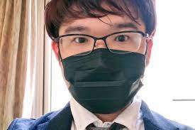 画像 写真 無職の男はsns上にインコの虐待動画を投稿 愛鳥家らが通報を続けたことで逮捕につながった インコを虐待していた男 坂野嘉彦容疑者 34 はsnsで複数のアカウントを持ち 表の顔と 裏の顔を使い分けていた そんな彼の素顔と母親に迫ったところ