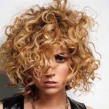 Very Nice Short Hairstyles For Round Faced Ladies Lockige Frisuren Kurze Lockige Frisuren Bob Frisur