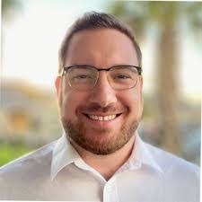 Alix Salzinger's Instagram, Twitter & Facebook