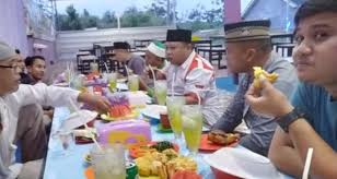 Kabupaten dengan motto ramik ragom ini berbatasan langsung dengan sumatera selatan di sebelah utara. Eihid Eiv87hum