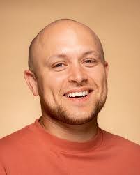 Alberto Iriarte's Instagram, Twitter & Facebook