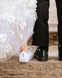 Tacchi alti o comodi, inserti in pizzo o applicazioni gioiello, plateau sì, plateau no scarpe sposa: Dying Of Cute Matrimonio 2019 Sneakers Si O Sneakers No