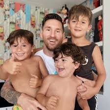 Pachu estuvo al borde de las lágrimas por las palabras de amor de cada uno de sus hijos. Pachu Pena Hijos Que Dira Vicuna Roberto Garcia Moritan Llevo A Los Hijos De Pampita Y El Actor A La Cancha Gran Hermano Argentina Famosos Contestants Saktiasimbolon