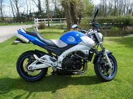 Claimed horsepower was 94.94 hp (70.8 kw) @ 9000 rpm. Suzuki Gsr600 Wikipedia