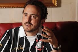 Conheça Isaac Azar, o dono do Paris 6