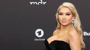 Offizielle homepage von shirin david. Jung Wild Eistee Erst Capital Bra Jetzt Shirin David Rapperin Macht Bald In Eistee