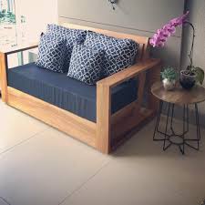 Escolha entre 18 produtos em 🛋️ sofás modernos de madeira. Sofa De Madeira 40 Lindos Modelos E Como Fazer Dicas Decor