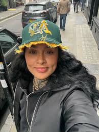 walking around London finna yell i got the #5 song in the entire world