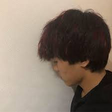 rukiさんはinstagramを利用しています cut colour 前回 金メッシュを入れた友達の髪をカットして 赤メッシュを入れました パーマが緩んできて 髪がだいぶ伸びてきていたので2枚目の写真の髪をカット 耳周りと襟足を少し短めにしてス winter