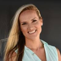 Elizabeth Arzate's Instagram, Twitter & Facebook