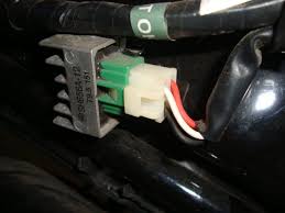 Setang piston yang mulai rusak biasanya ditandai dengan bunyi berisik, bilang danu andri wibisono dari duta motor sport. Kedudukan Rectifier Lc135 V1