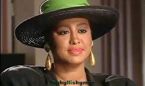 I wish she knew how beautiful she was 🖤