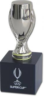 Azpilicueta lifting uefa super cup trophy! Uefa Super Cup Replica Agon Sportsworld Online Shop