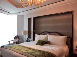 فنادق أعجبتني Ar Twitter الصور من تصويري اليوم لكن ذكرت أن الفندق قديم شوي أشوف كونراد أفضل سعرا ونظافة وديكور بالذات اللوبي