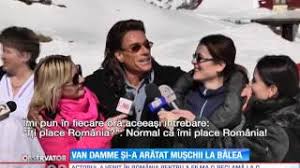 Van damme a devenit viral în românia. Jean Claude Van Damme Iubeste Romania Si A ArÄƒtat Muschii La Hotelul De GheaÅ£Äƒ De La Balea Youtube