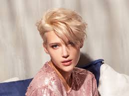 I bob corti con frangia dritta, sono incredibili con i capelli spessi, che hanno già un . Tagli Capelli Corti Primavera Estate 2019 Foto E Ispirazione Da Copiare The Wom Beauty