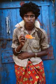 At First I Was Going To Post Because I Loved The Colours Then I Noticed A Rat Sitting On His Should Steve Mccurry Steve Mccurry Photos Steve Mccurry Portraits