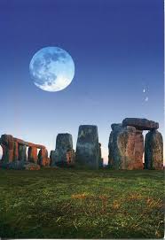 Stonehenge is an ancient monument, located in wiltshire, england, about 2 miles (3 km) west of amesbury and 8 miles (13 km) north of salisbury. 13 Stonehenge Ideen Stonehenge Reisen Stonehege
