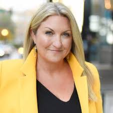 Heather Dowdy's Instagram, Twitter & Facebook