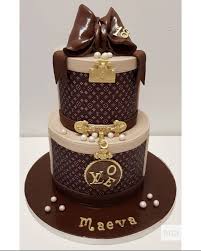 Il a tout pour être heureux, mais ne peut oublier sa mère défunte, il y a vingt ans jour pour jour. Gateau Personnalise Theme Louis Vuitton Pour Les 18 Ans D Une Jeune Fille La Livraison Faite Sur Salon De Provence Ou Etait Celebre L Anniversaire Frangine Et Chocolat Frangine Et Chocolat