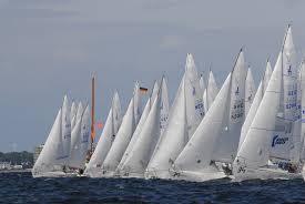 J/24 has over 5,600+ boats sailing with over 50,000 people per year sailing them in every imaginable body of water on earth in over 110 countries. Datei J 24 Sailboats Racing At Europameisterschaft 2007 Jpg Wikipedia
