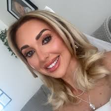 I have a question im nt married yet but going to be Thursday i do t want a  big wedding wat r sum ideas i can do i was thnkn a dinner