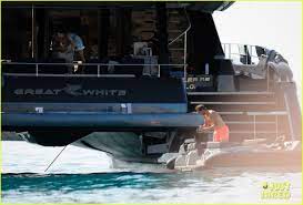 Rafael Nadal Goes Shirtless During a Yacht Day with Wife Xisca Perello &  Friends: Photo 4780606 | Mery Perello, Rafael Nadal, Shirtless, Xisca  Perello Photos | Just Jared: Entertainment News