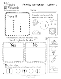 Standard block print and d'nealian block modern print. Free Letter I Phonics Worksheet For Preschool Beginning Sounds