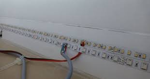 Indirekte Beleuchtung Mit Rgb Und Weissen Led Streifen Led Kuchenbeleuchtung Indirekte Beleuchtung Beleuchtung