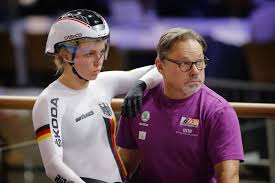 Trotzdem gibt es für ihn eine schrecksekunde. Bahn Wm 2020 In Berlin Emma Hinze Holt Gold Im Sprint