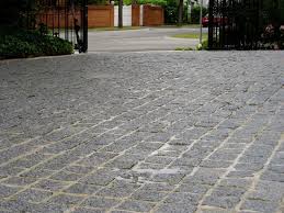 Close View Of Eco Outdoor Buffalo Granite Split Face Cobbles As Traditional Driveway Eco Outdoor Cobblestone Driveway Driveway Design Outdoor Paving