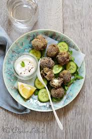 Boulettes D Agneau Au Chevre Sauce Yaourt Et Sesame Un Dejeuner De Soleil Sauce Yaourt Boulette D Agneau Recettes De Cuisine