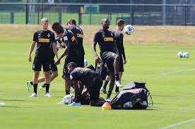 Goal celebrations by marcus thuram of borussia mönchengladbach and jadon sancho of borussia dortmund. Marcus Thuram Trainiert Erstmals Bei Borussia Monchengladbach