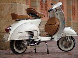 Vintage Vespa In 2020 Vintage Vespa Vespa Scooter Motorroller
