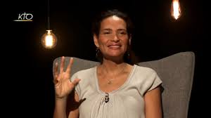 Editionstredaniel interview de frédérique pétorin, auteure de se connaître par les. Frederique Bedos Se Sentir Utile Aux Autres C Est La Clef Du Bonheur Youtube